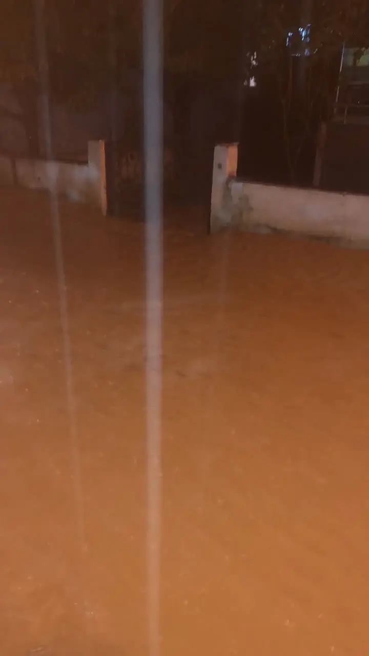 Biga’da cadde ve sokaklar göle döndü