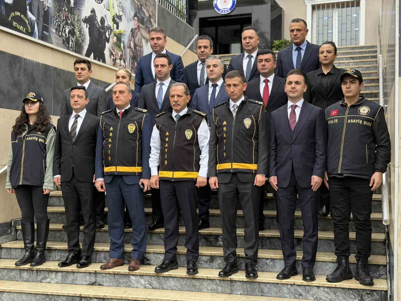 "Change" operasyonunda ele geçirilen milyonluk 61 klasik otomobil sergilendi
