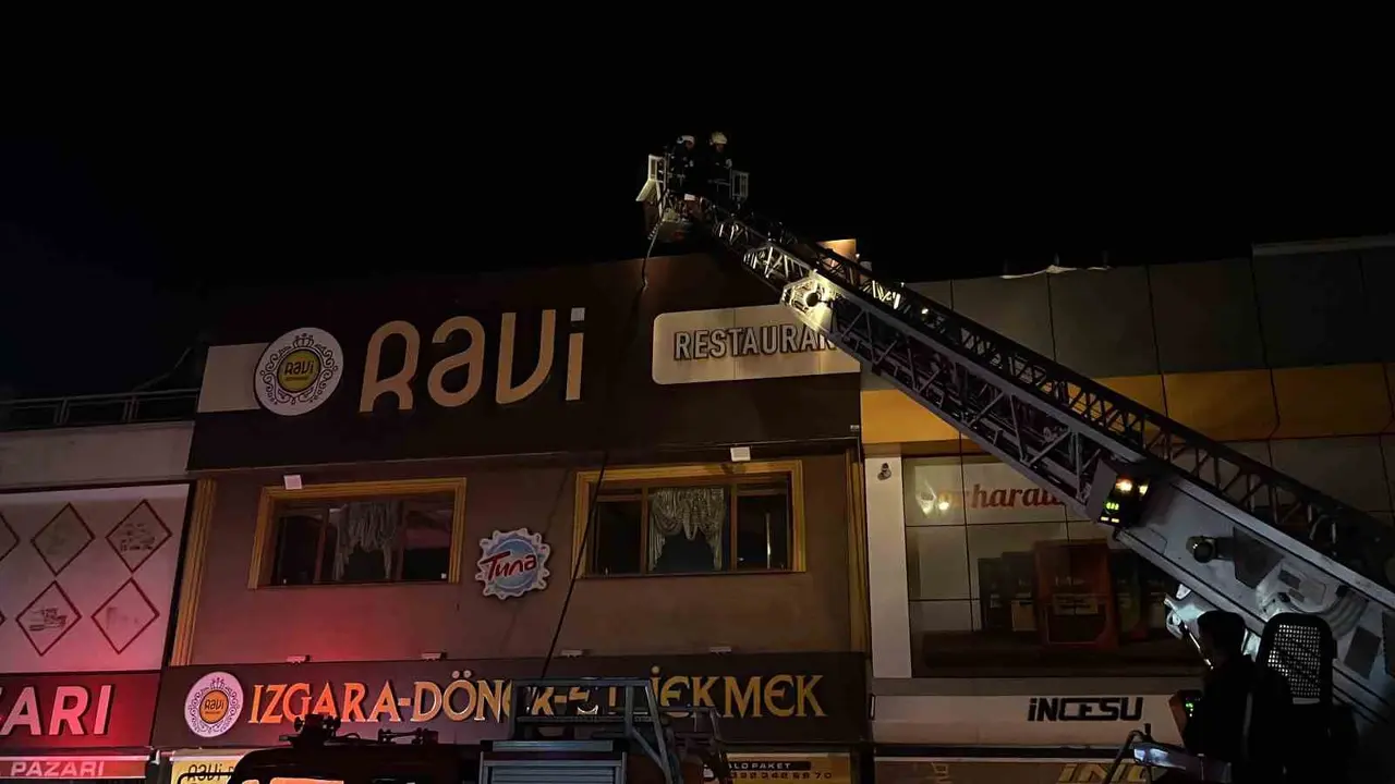 İş yerinin bacasında çıkan yangın korkuttu