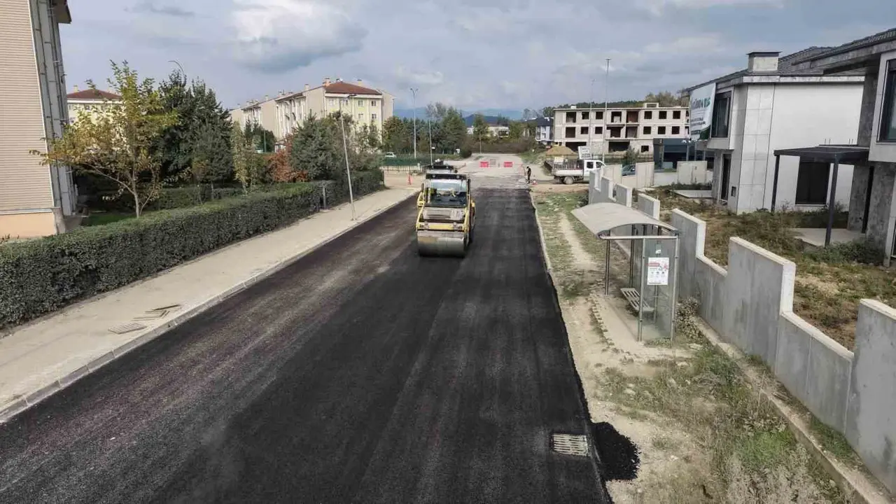 Düzce’de asfalt seferberliği sürüyor