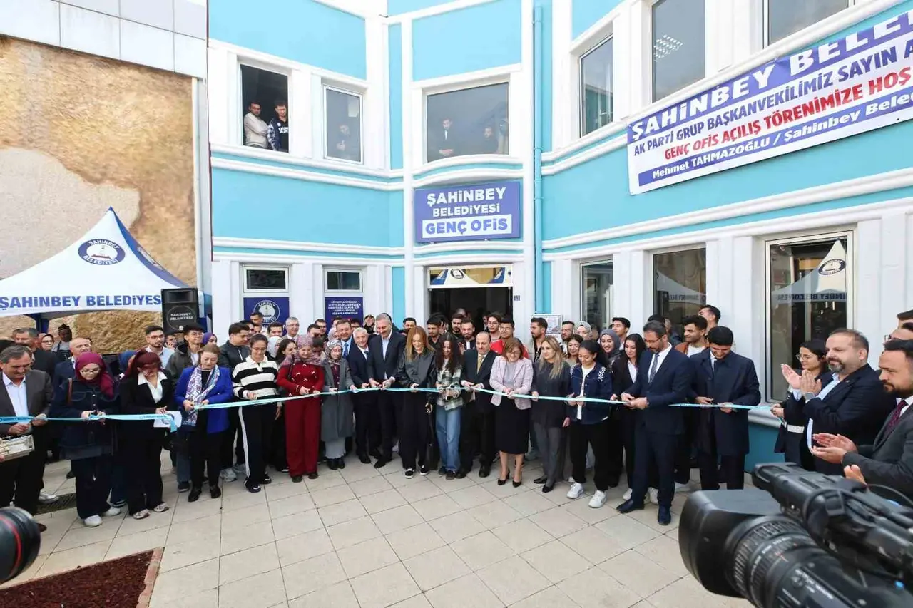 Şahinbey Belediyesi, üniversite öğrencilerine "Genç Ofisi" açtı