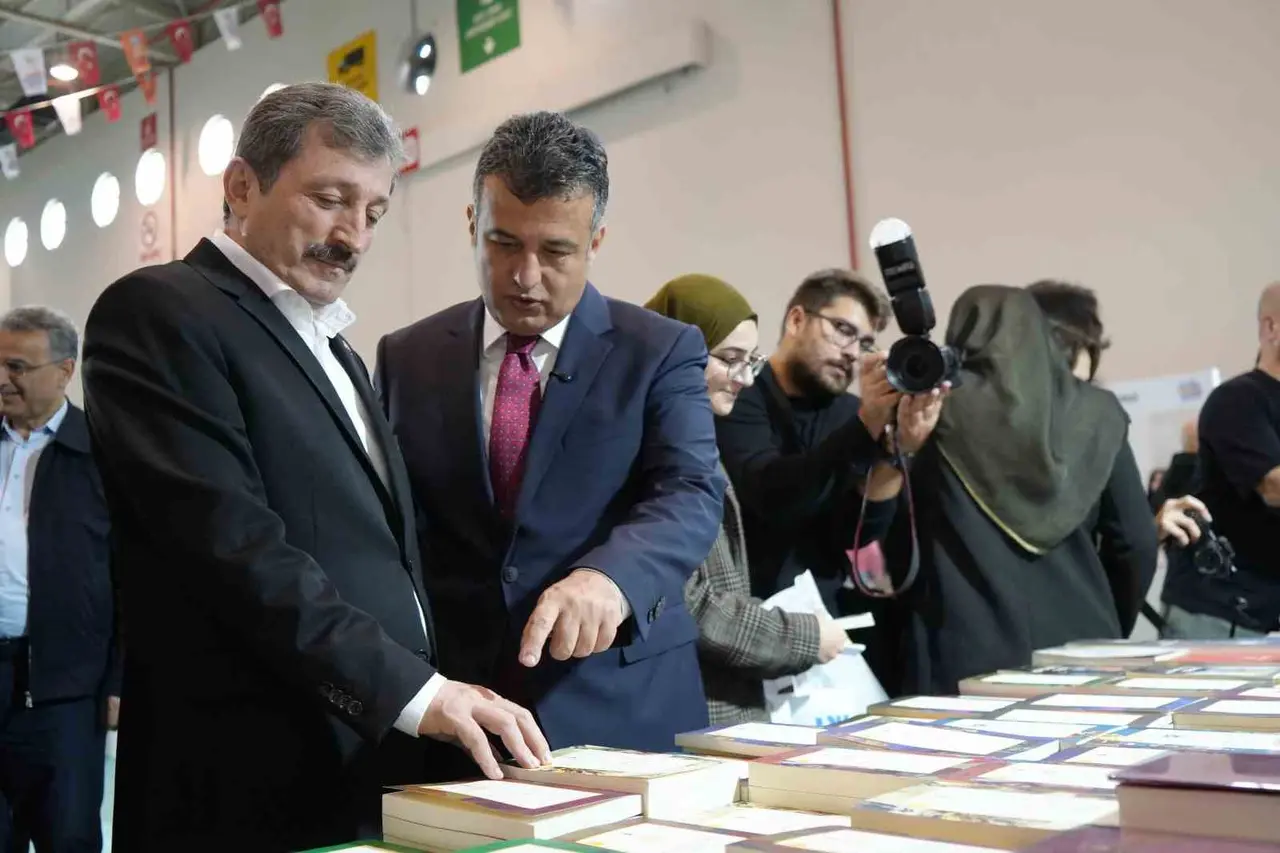 Samsun’da kitap şöleni başladı: "Samsun Kitap Fuarı" açıldı