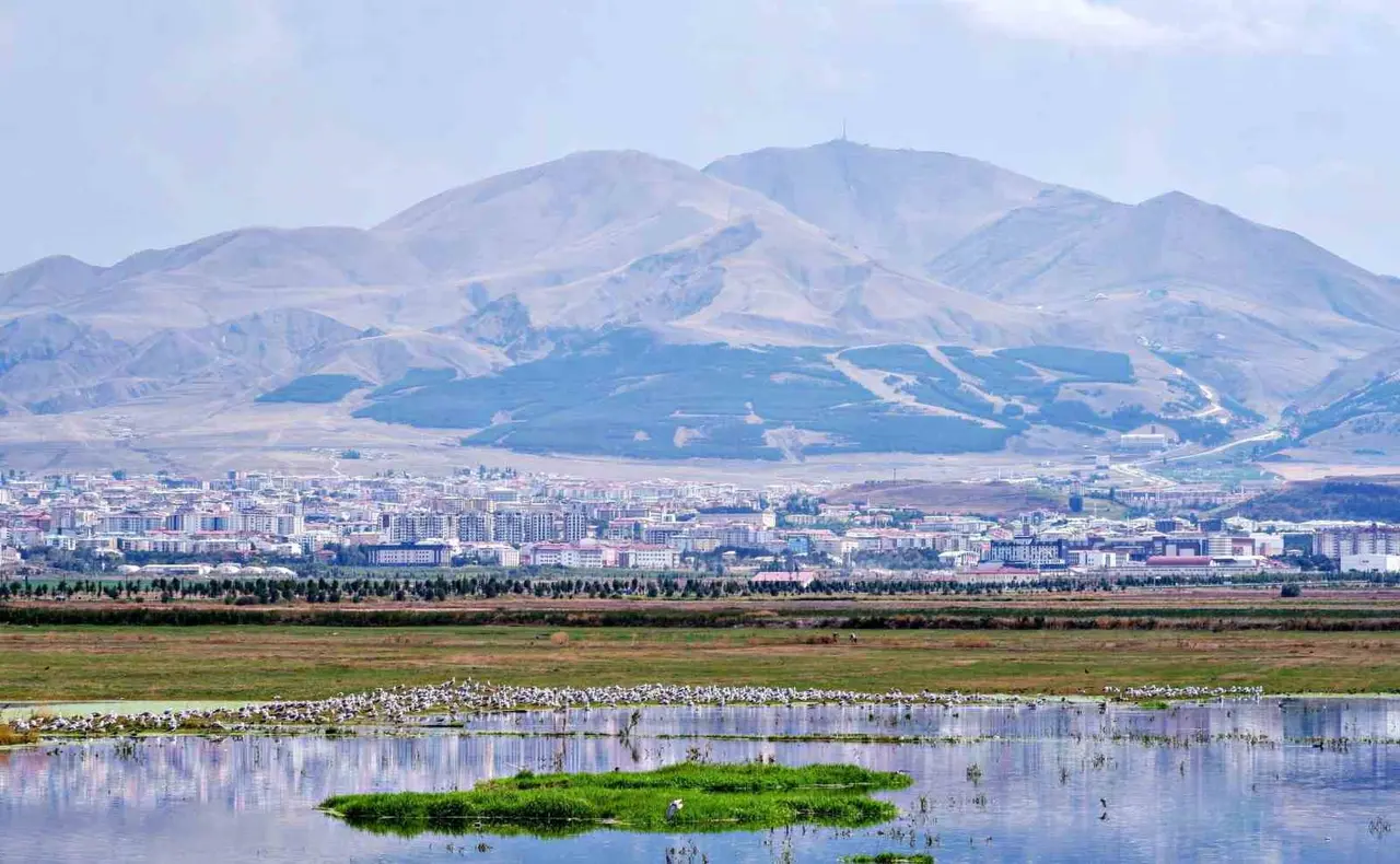 85 yıllık gerçek tozlu raflardan indi: İnönü ve Bakanlar Kurulu üyeleri imzaladı, İngilizler Erzurum Palandöken’de petrolün izini sürdü