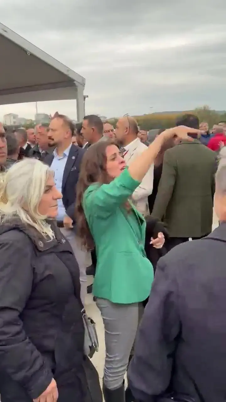 Maltepe’de CHP’liler ile YENİ Parti’liler arasında kavga çıktı