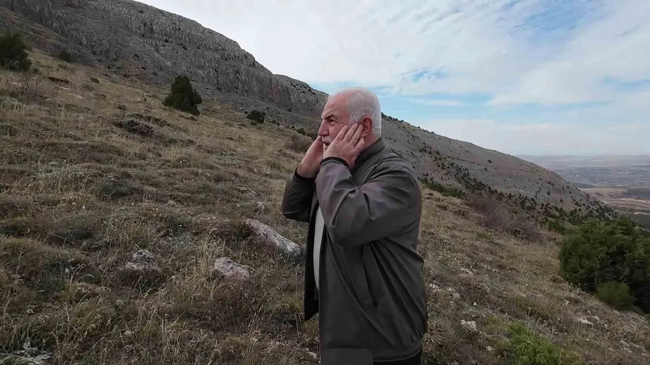 Yıllar önceki nasihati unutmadı, 2 bin 270 rakımda ezan okuyup namaz kıldı