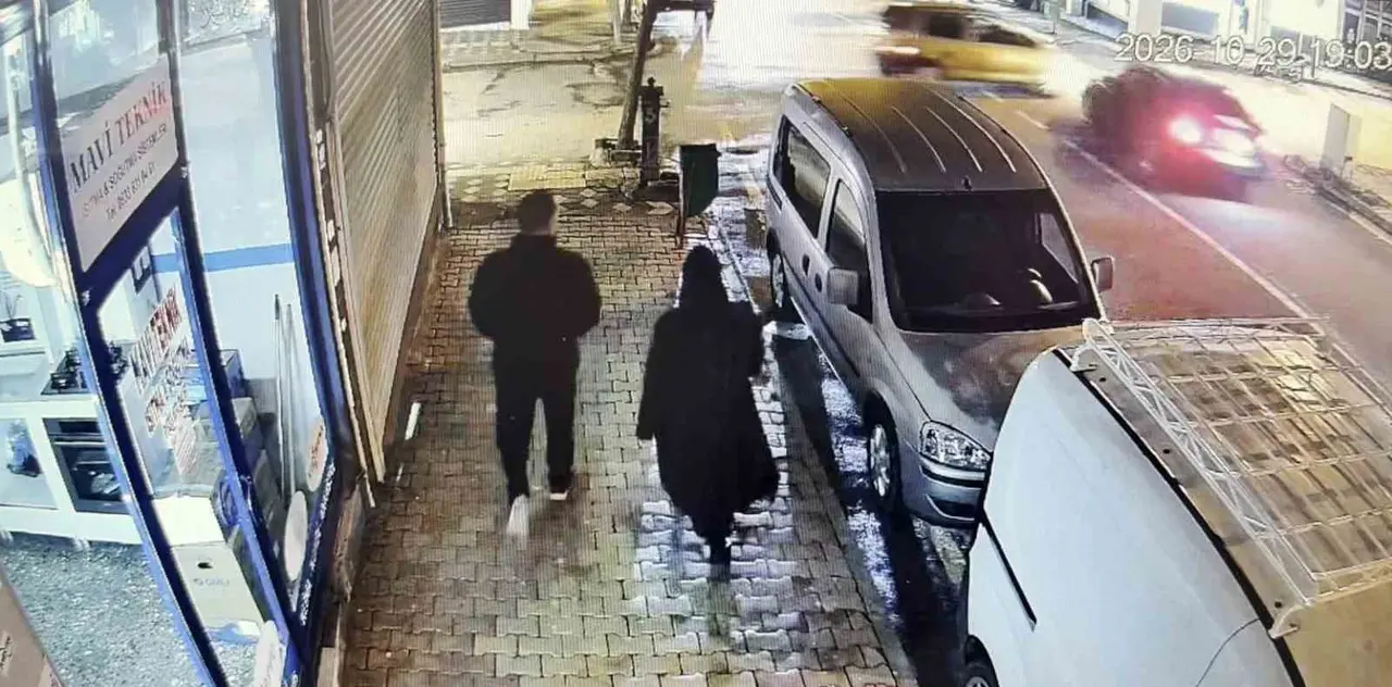Adıyaman’da 2 kişinin yaralandığı kaza kamerada