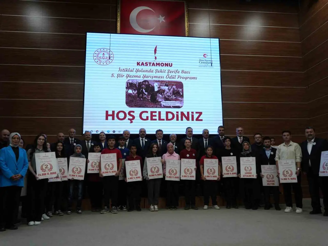 Bakan Yumaklı: "Gençlerimizin milli, manevi değerlerle en donanımlı bir şekilde yetiştirilmesi bizim temel önceliğimiz"