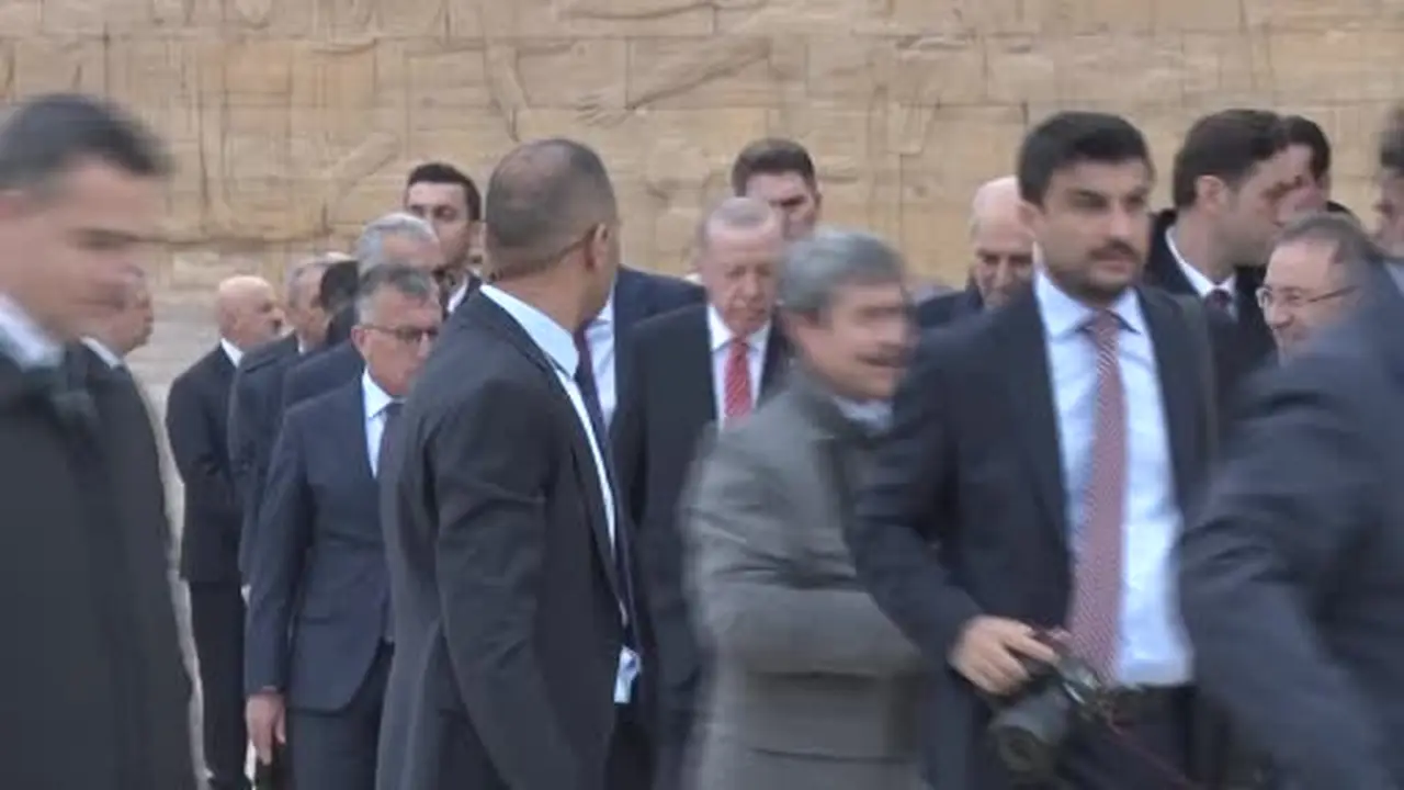 Cumhurbaşkanı Erdoğan’ın Anıtkabir törenindeki kravatında KAAN detayı
