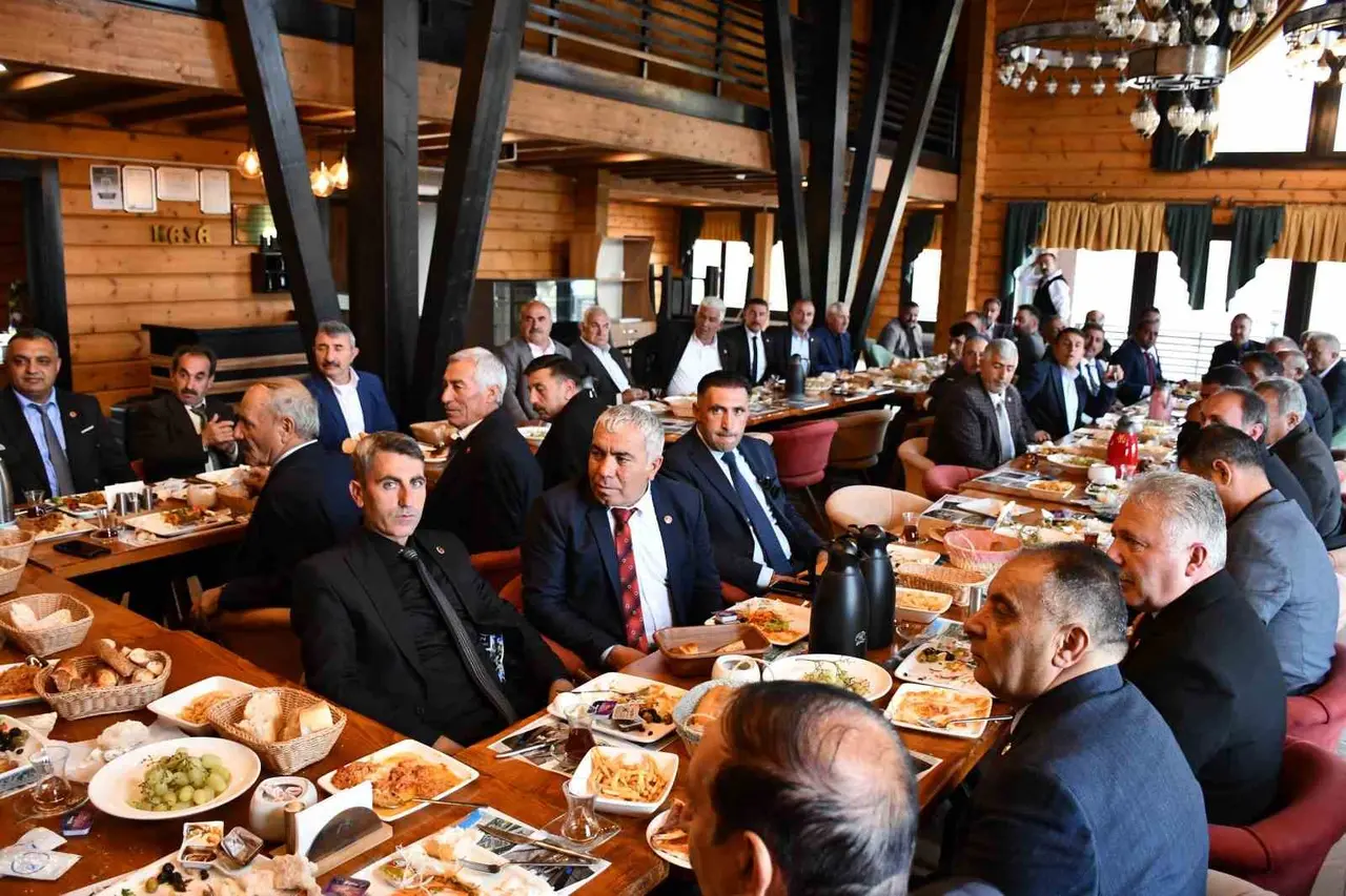 Sarıkamış Kaymakamı Aslantatar, muhtarlarla bir araya geldi