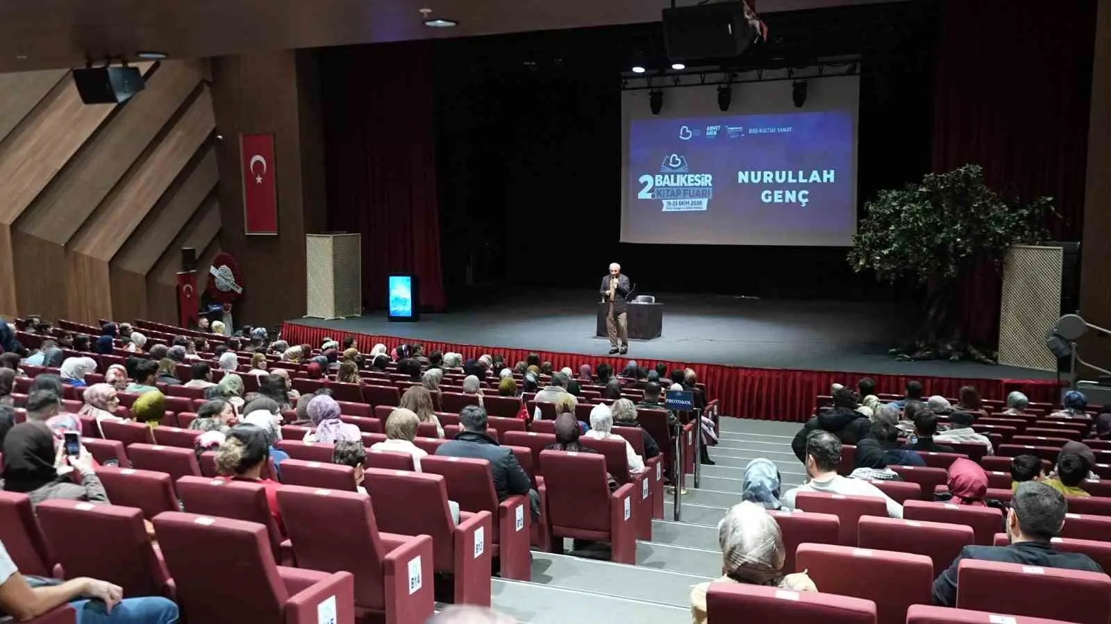 Balıkesir Kitap Fuarını hafta sonu 40 bin kişi ziyaret etti