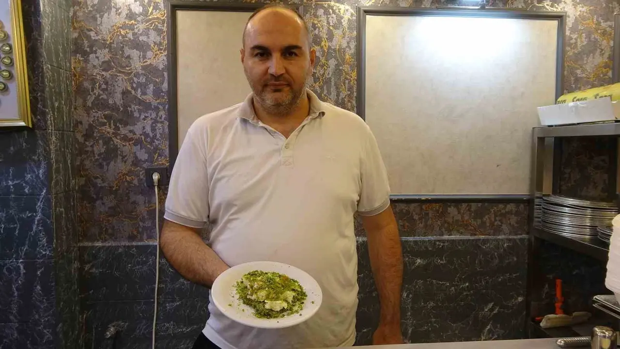 Cennet Çamuru’nun lezzet sırrı dört kez kızartılmasında