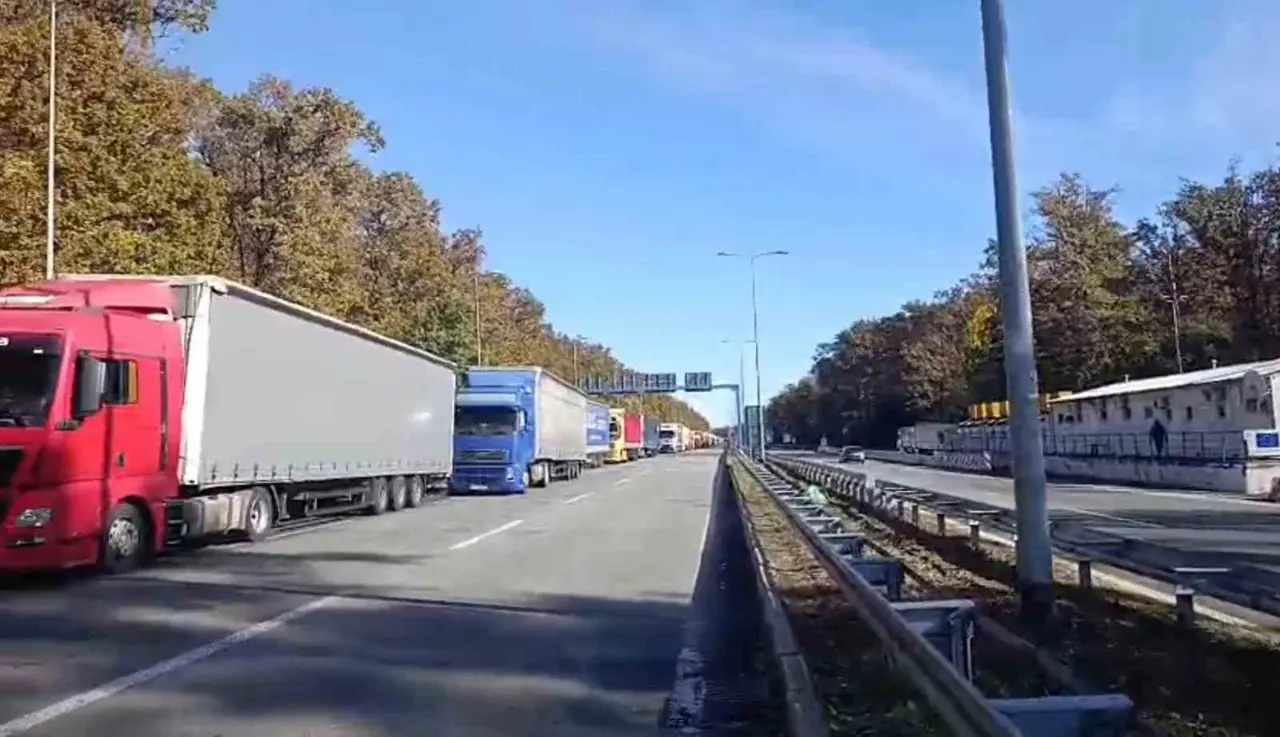 Batrovçi Sınır Kapısı’nda tır kuyruğu 15 kilometreye ulaştı