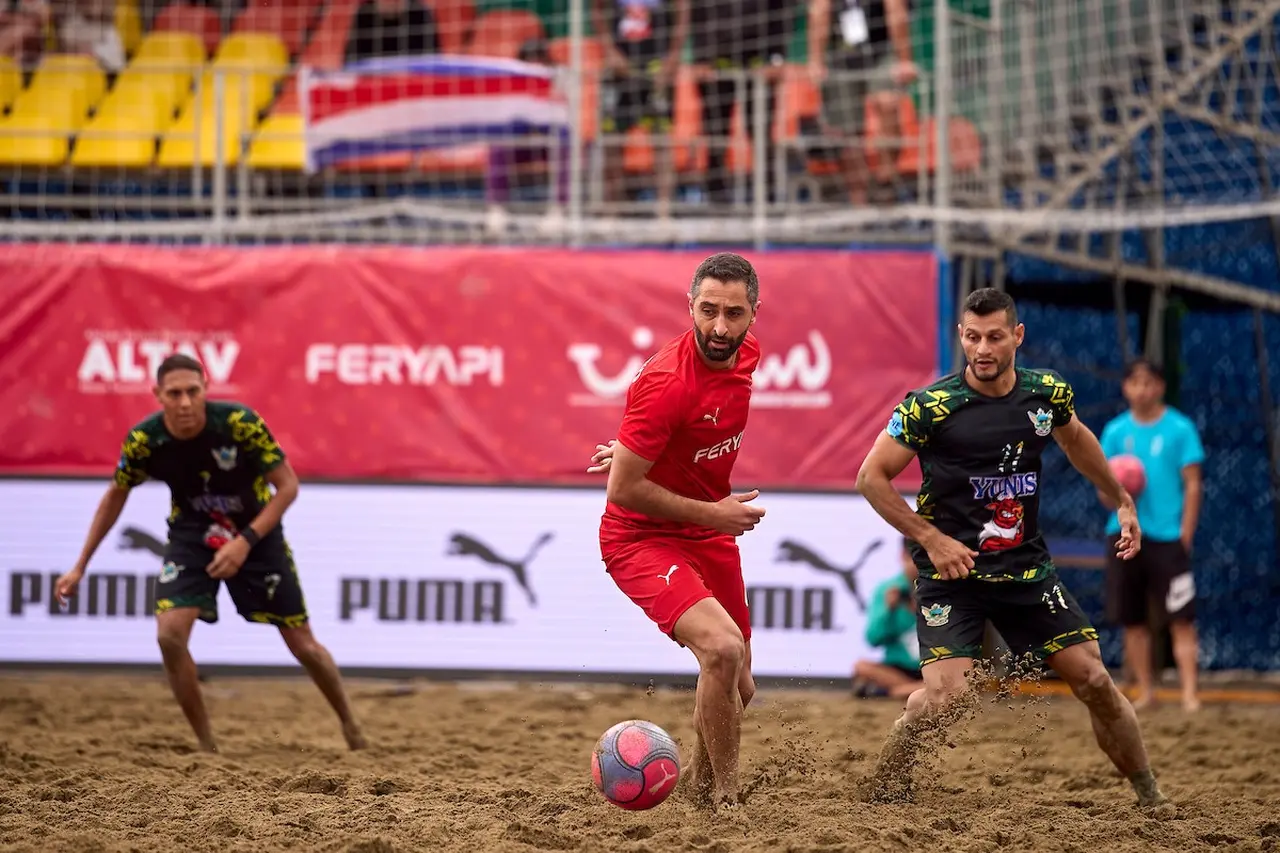 Alanya’nın plaj futbolu devleri son 16’da