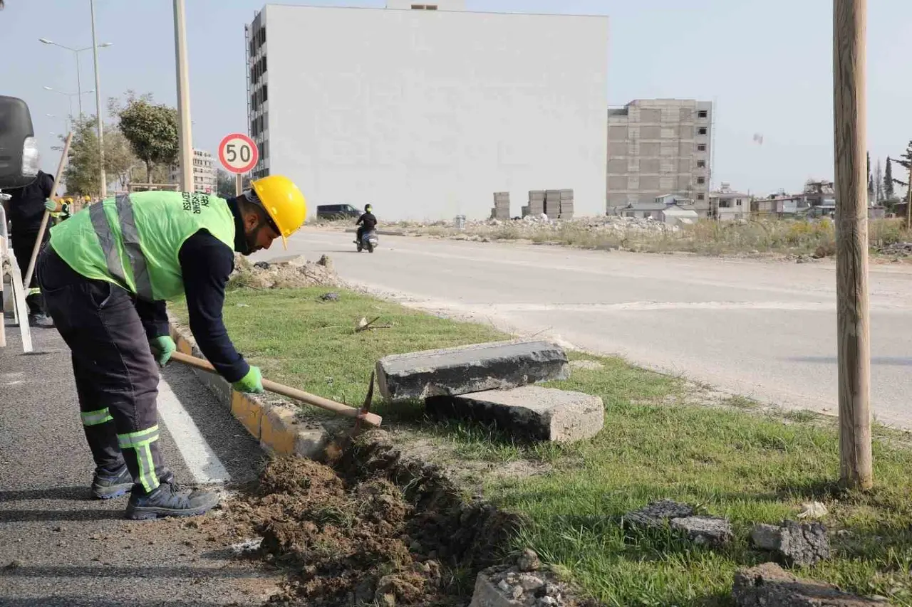 HBB’den Antakya’da bin 500 metrelik refüj çalışması