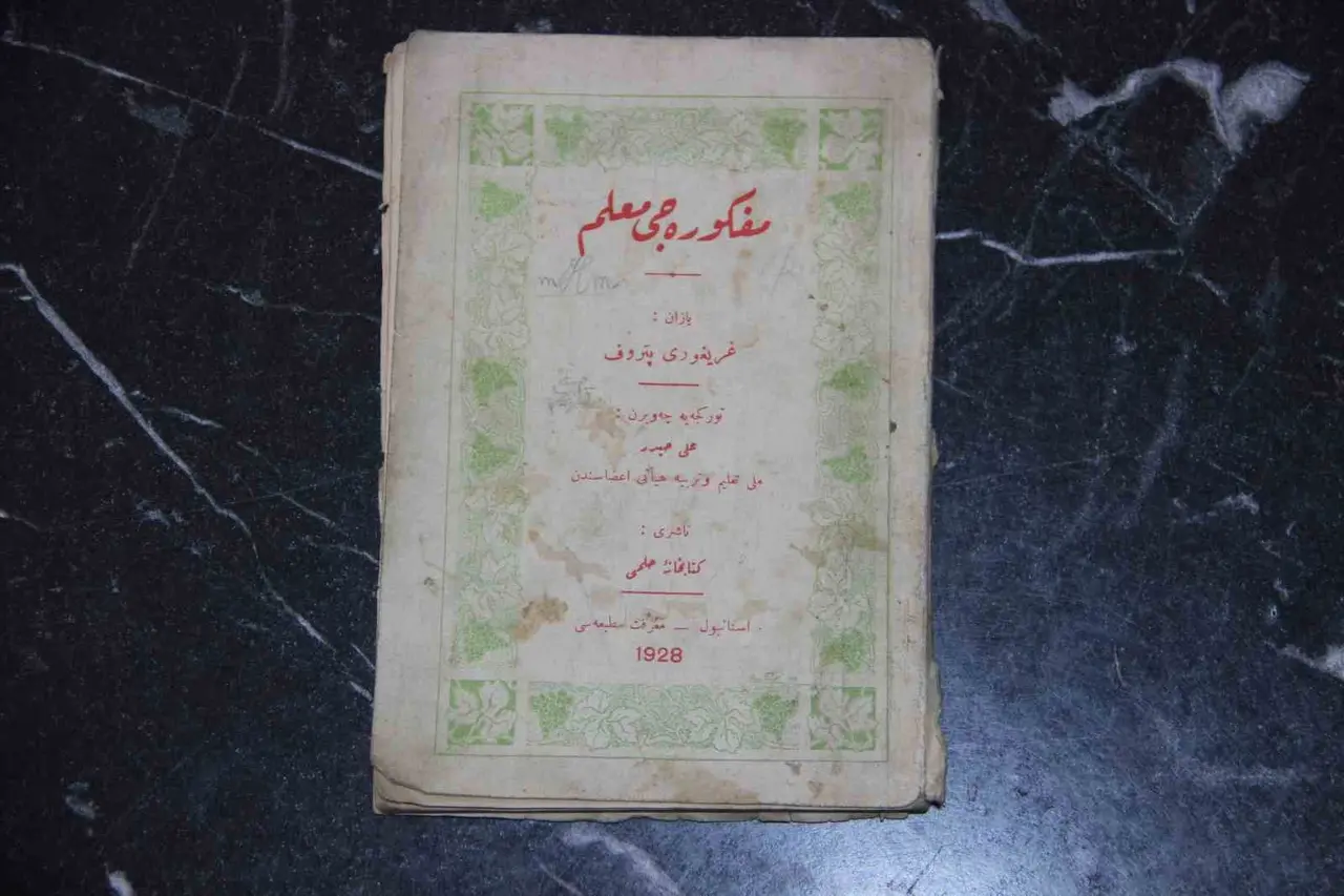 Rus yazar Petrov’un "İdealist Öğretmen" kitabının Osmanlıca baskısı Erzurum’da bir sahafta çıktı