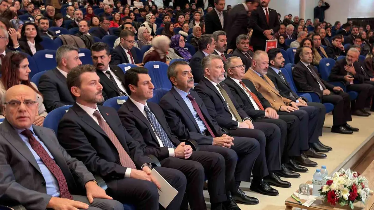 Bakan Tekin: "EBA’yı dünyanın en büyük eğitim içerik portallarından bir tanesi olmak üzere kurguladık"