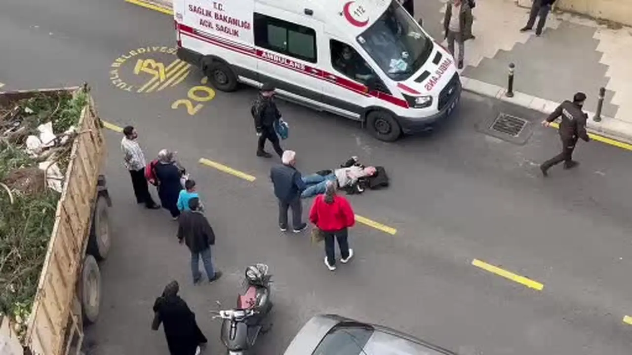 Tuzla’da belediye kamyonu motosikletle çarpıştı: 1 yaralı