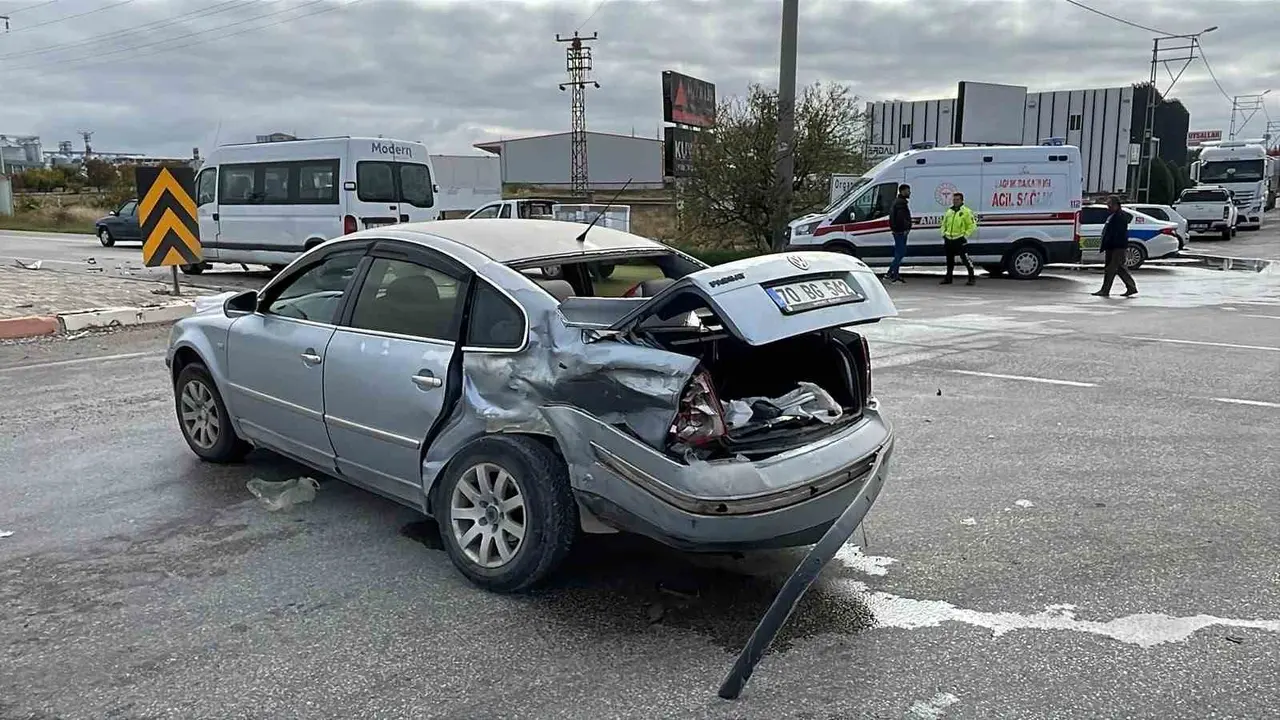 Karaman’da minibüsle otomobil çarpıştı: 1 yaralı