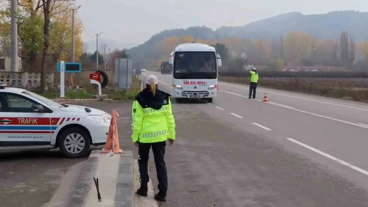 Bolu’da trafik denetimlerinde 3 milyon 19 bin lira ceza