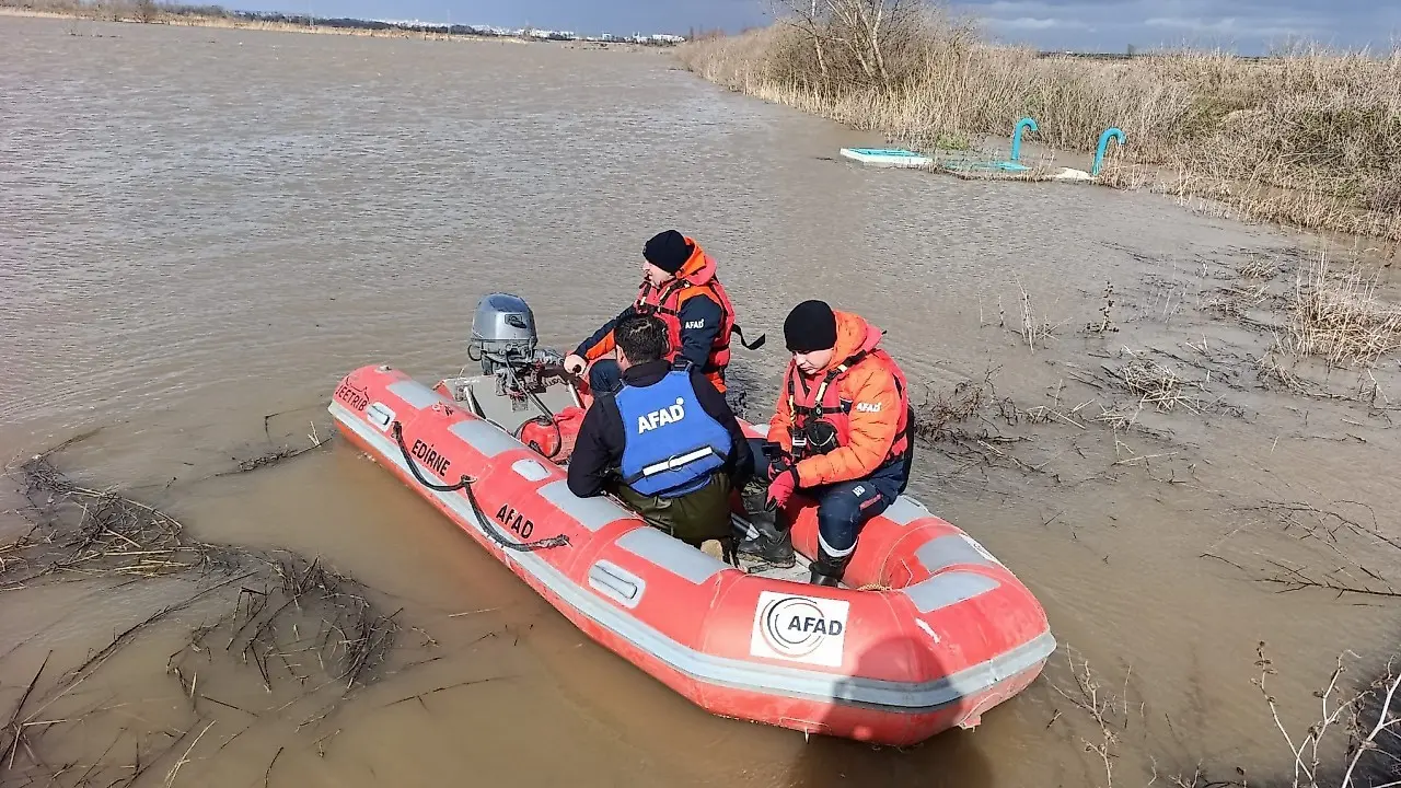 Meriç Nehri’nde adada mahsur kalan 11 düzensiz göçmen kurtarıldı