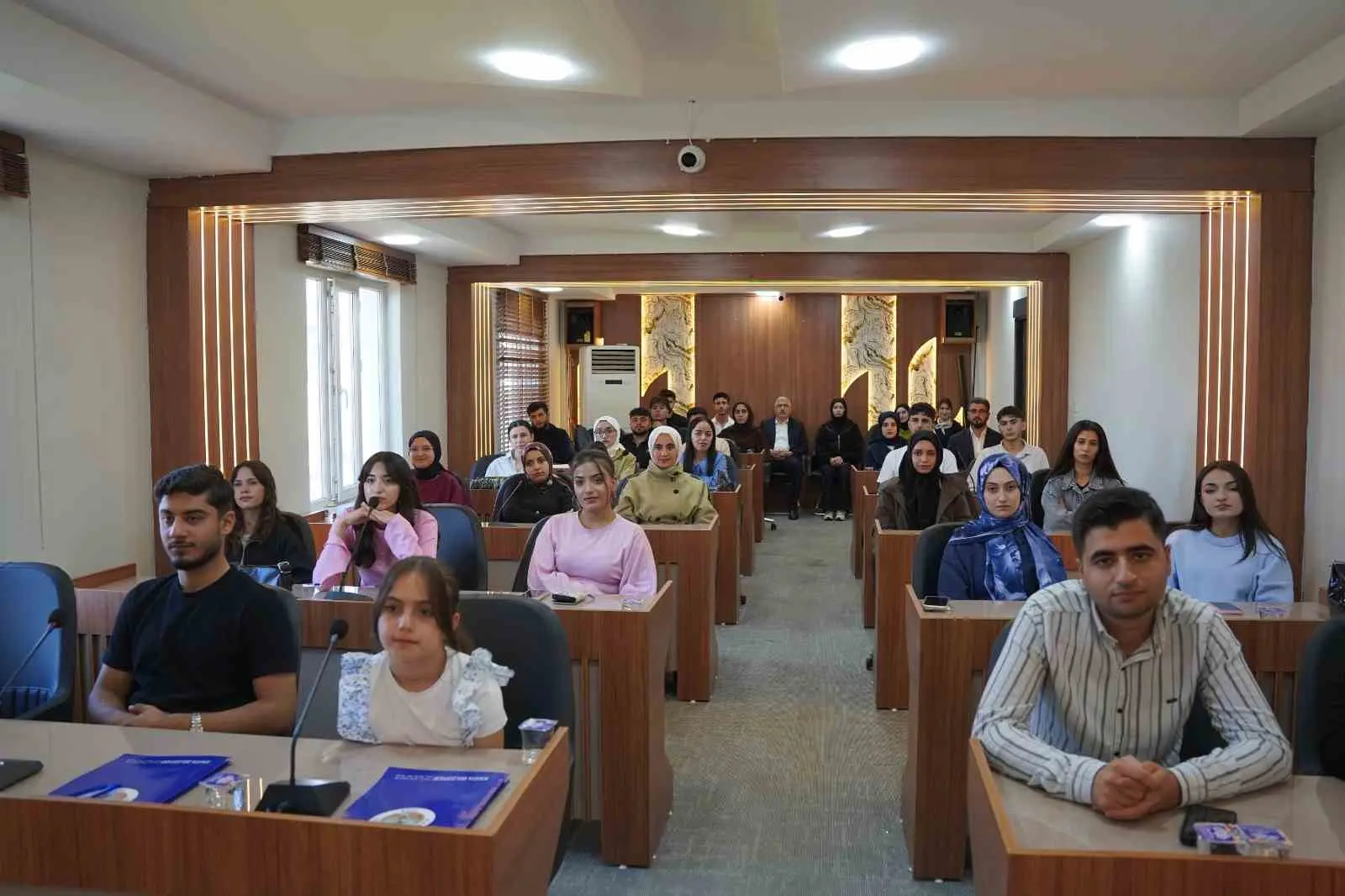 Kahta Belediyesi Gençlik Meclisi’nden anlamlı buluşma