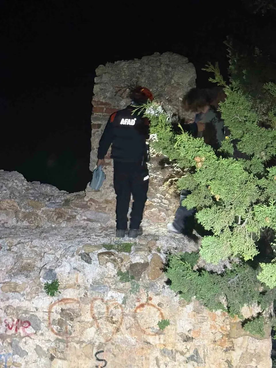 Alanya Kalesi’nde mahsur kalan 3 Rus kurtarıldı