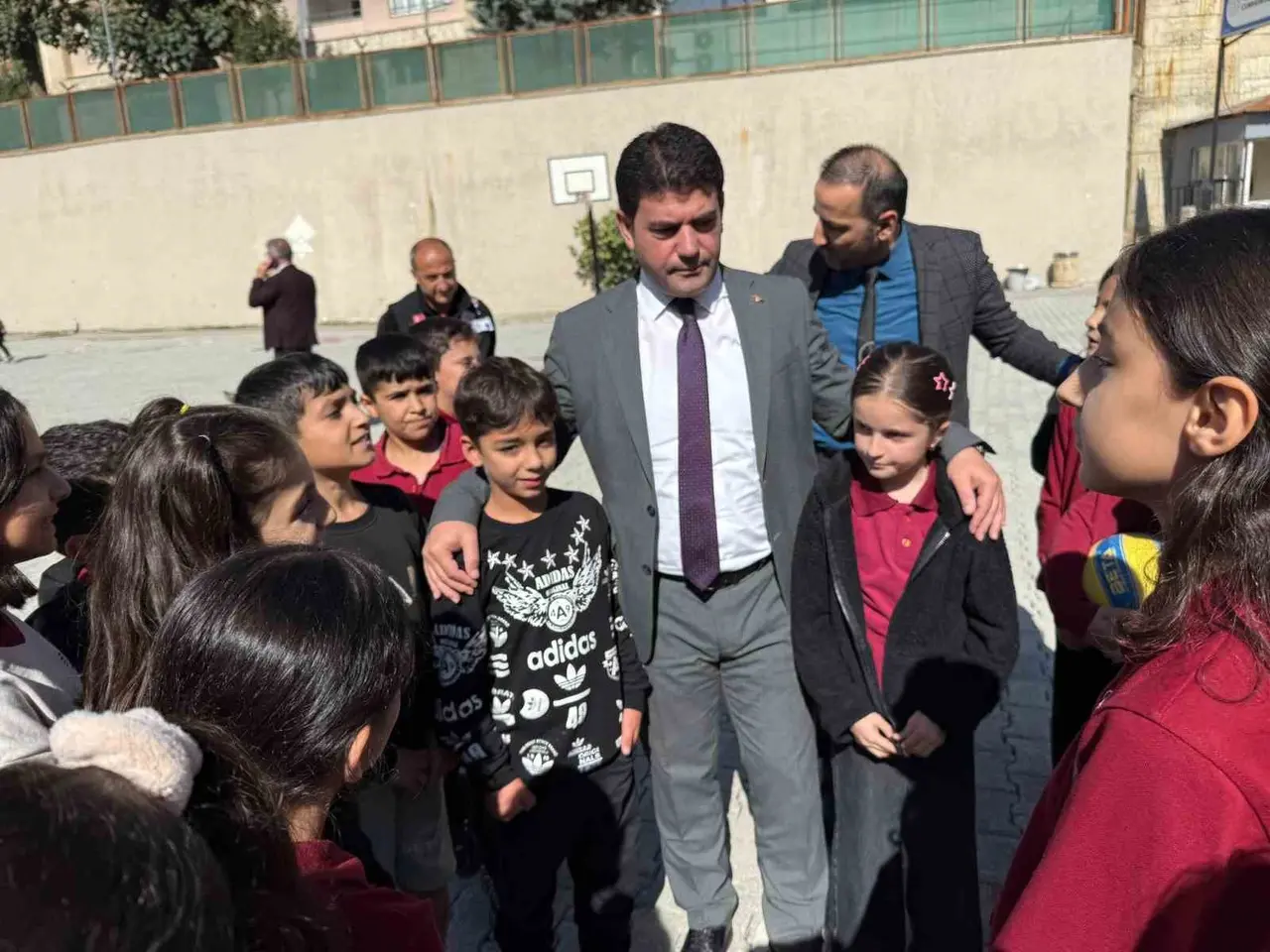 Hakkari’de Cumhuriyet İlk ve Ortaokuluna yeni spor salonu
