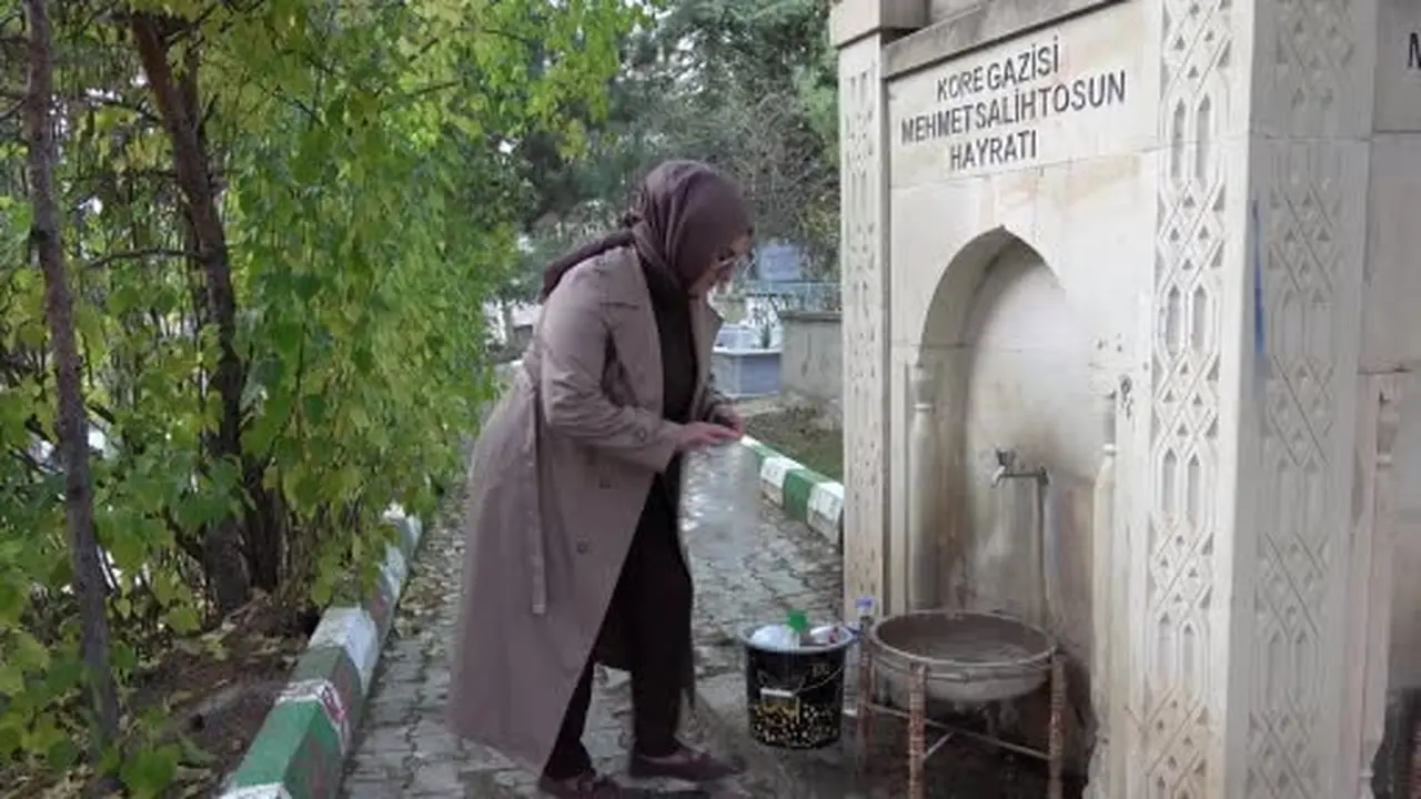 Gümüşhaneli kadın sanatçı unutulmaya yüz tutan mezarları ve çeşmeleri yeniliyor