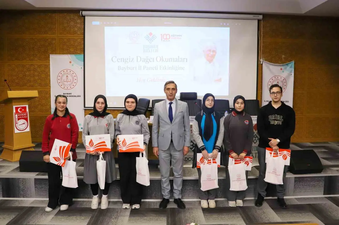 Bayburt’ta Cengiz Dağcı il paneli düzenlendi