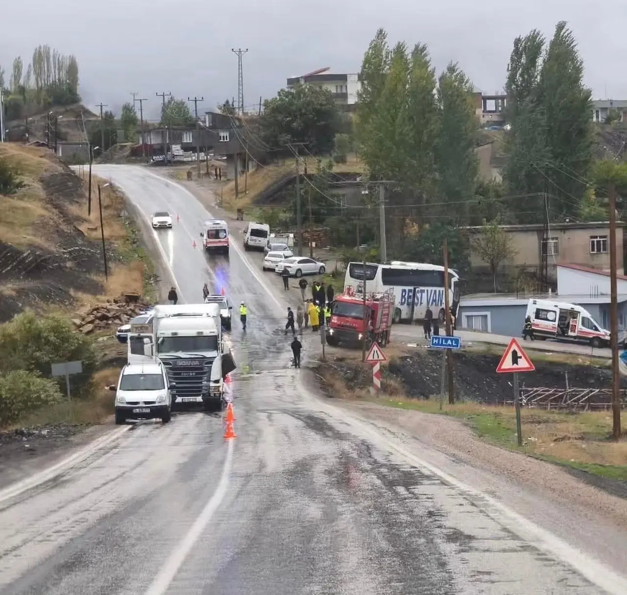 Şırnak’ta otobüs ile tır çarpıştı: 15 yaralı
