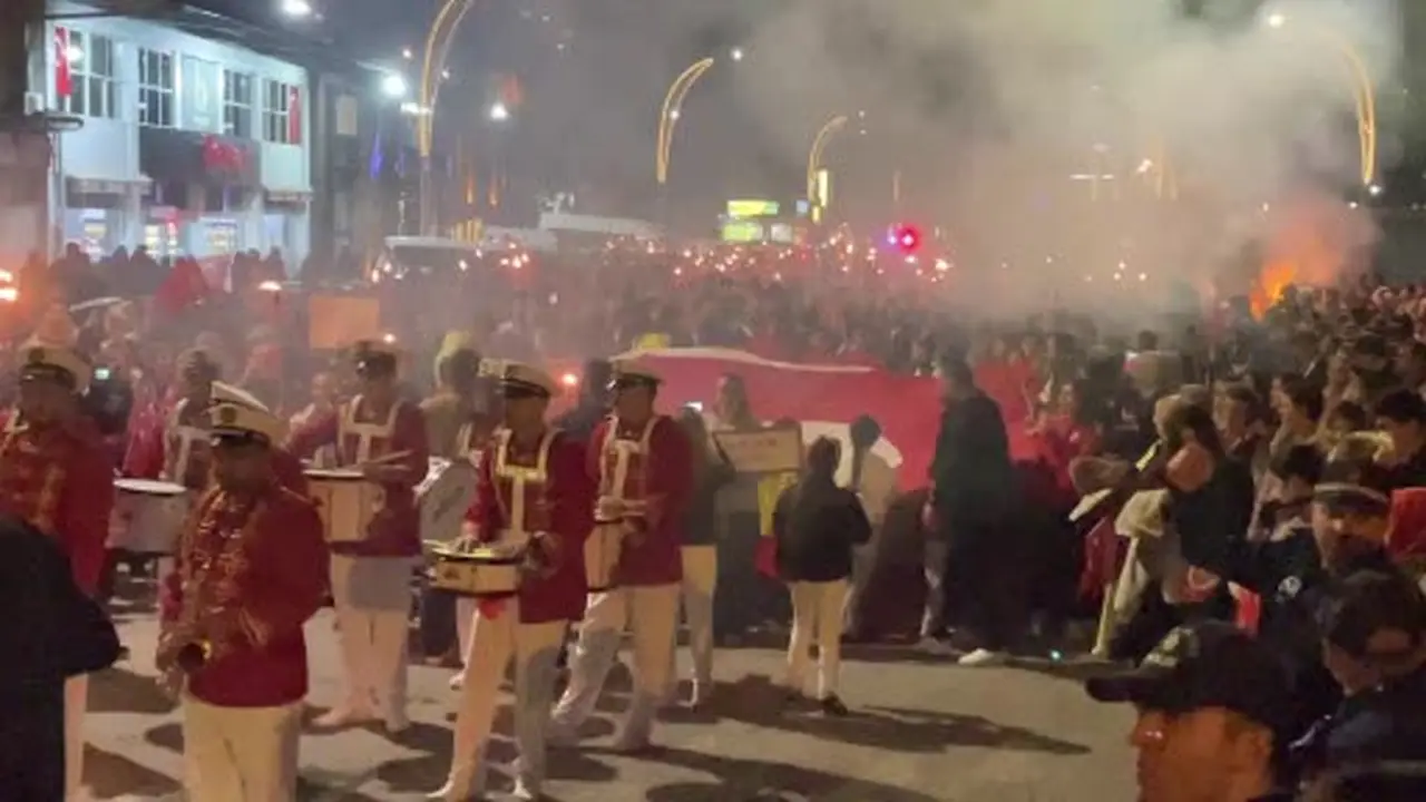 Zonguldak’ta Cumhuriyet Bayramı’nda Fener Alayı coşkusu