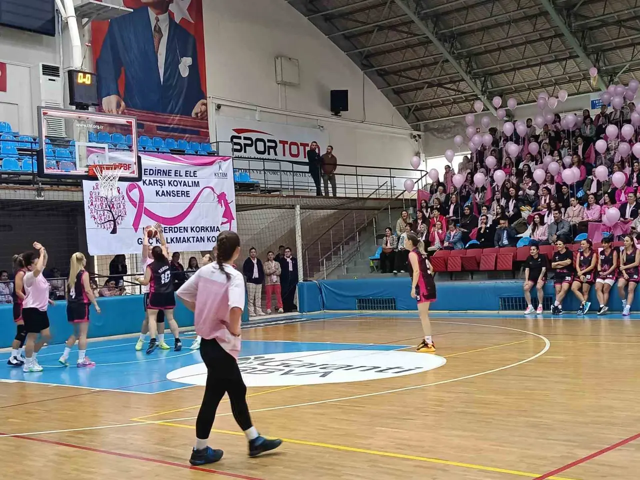 Edirne’de ’Pembe Dostluk Maçı’yla erken tanı çağrısı