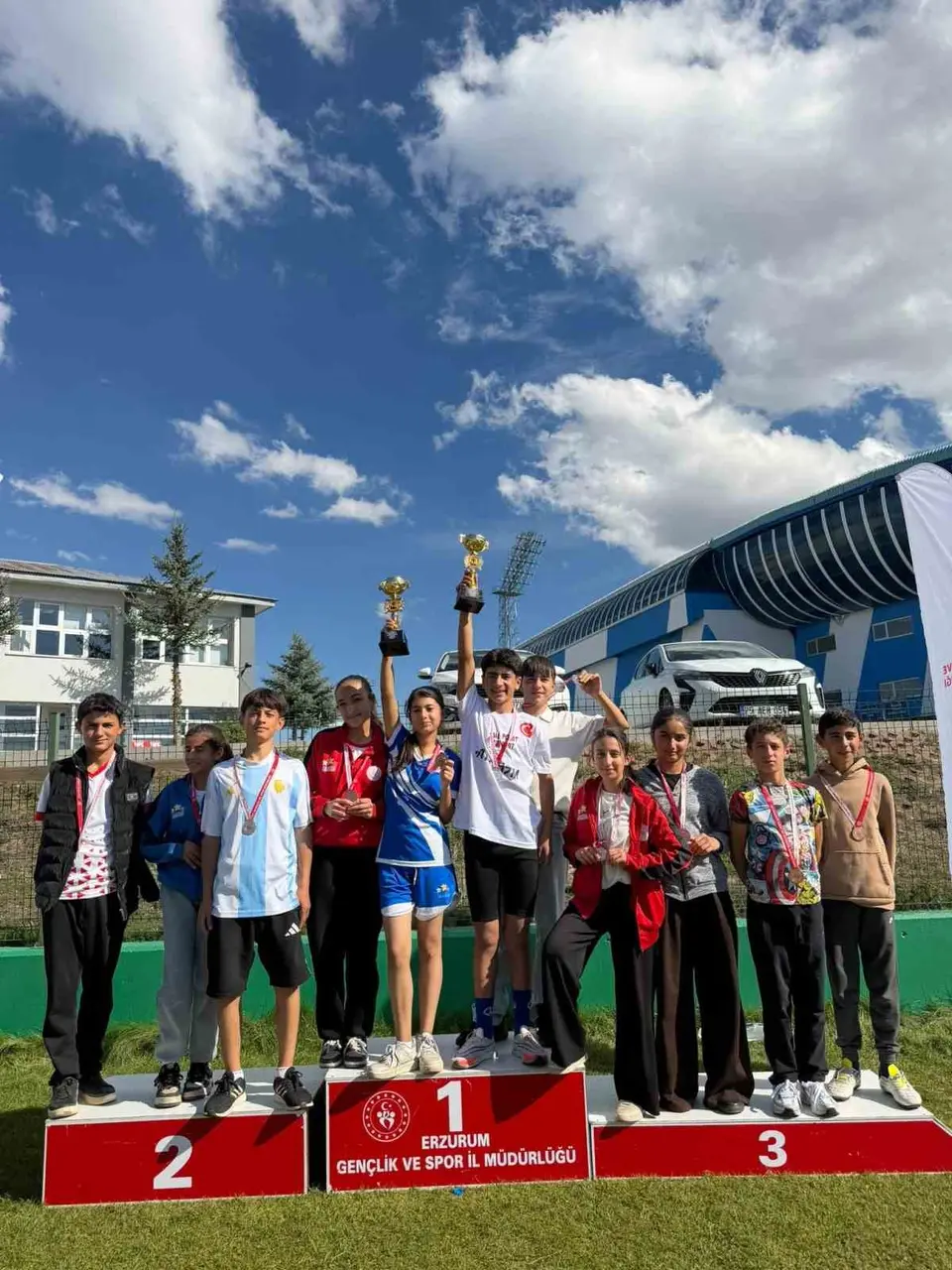 Aşkale YİBO’dan atletizmde kupa ve madalya başarısı