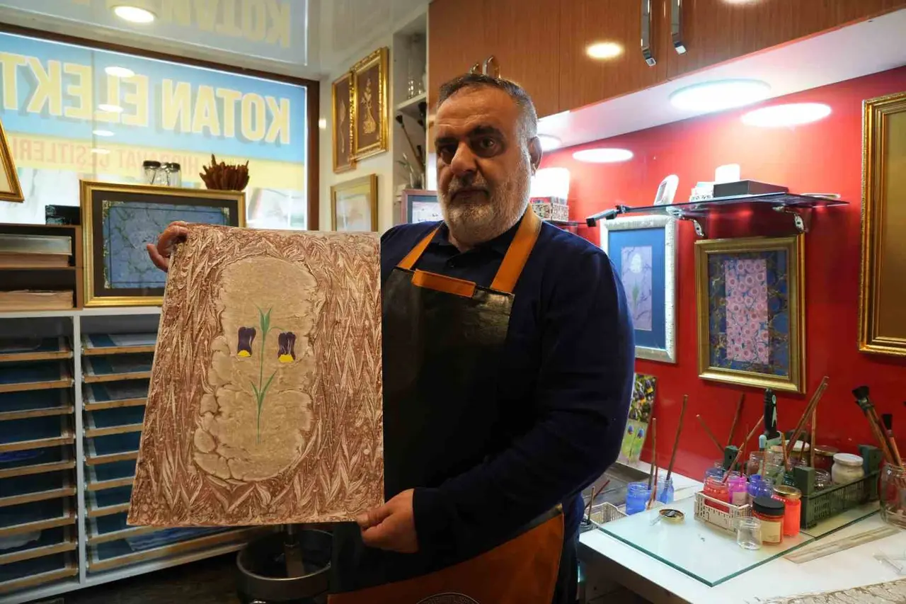 Erzurum’un Oltu taşı ve Karayazı kalesi ebruda buluştu