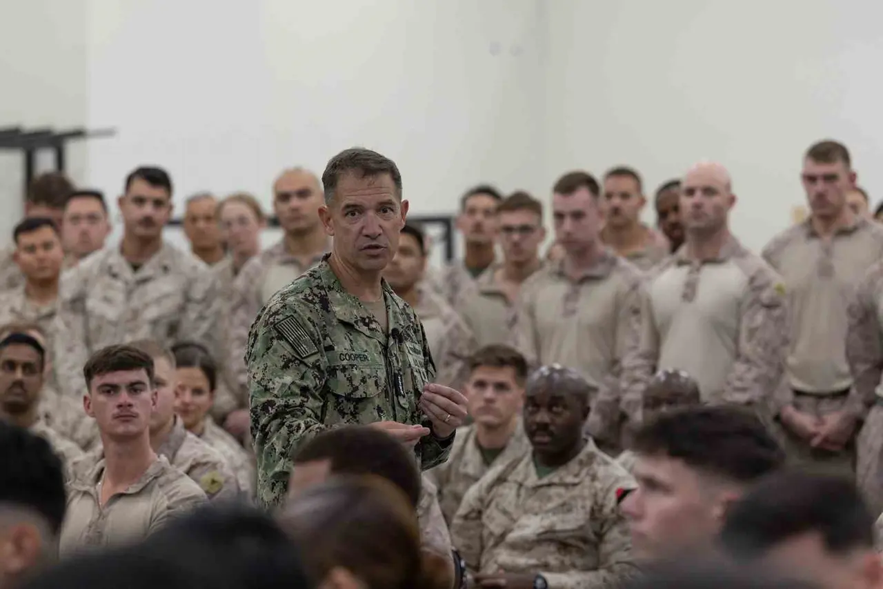 CENTCOM Komutanı Cooper, Hürmüz Boğazı üzerinden helikopterle uçuş gerçekleştirdi