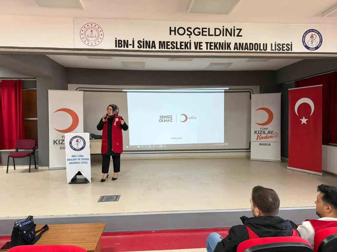 Lise öğrencilerine ilk yardım eğitimi verildi