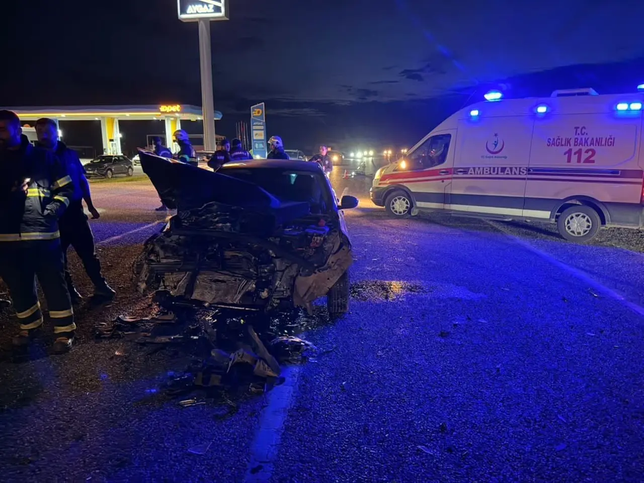 Adıyaman’da otomobil kamyonetle çarpıştı: 1’i ağır 4 yaralı