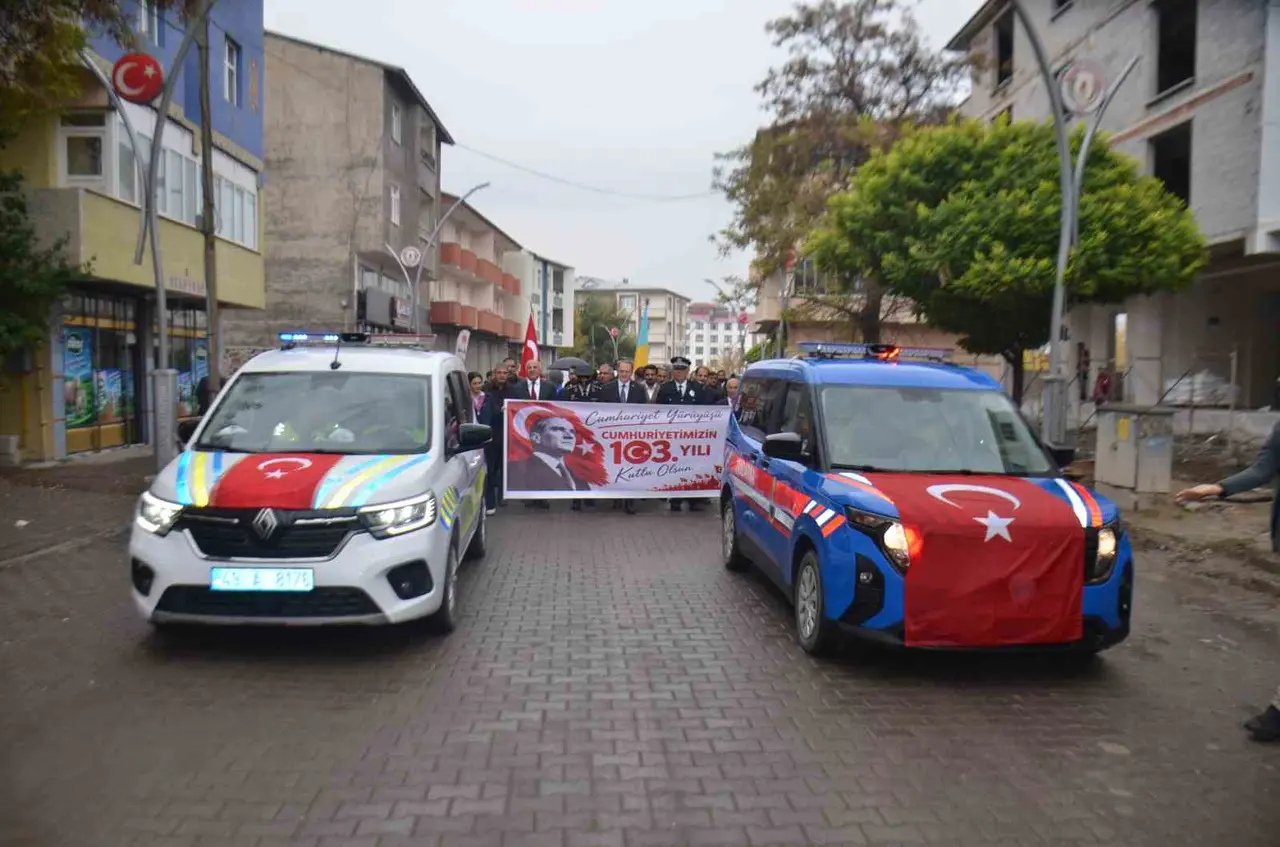 Bulanık’ta 200 metrelik Türk bayrağıyla yürüyüş düzenlendi