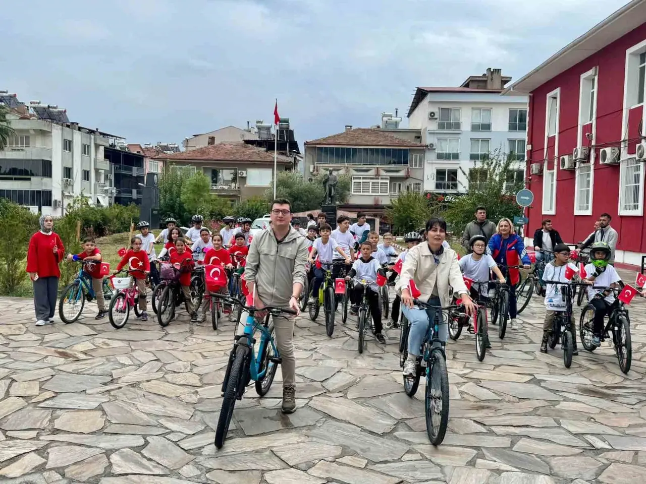 Bozdoğan’da çocuklar ’Cumhuriyet’ için pedalladı