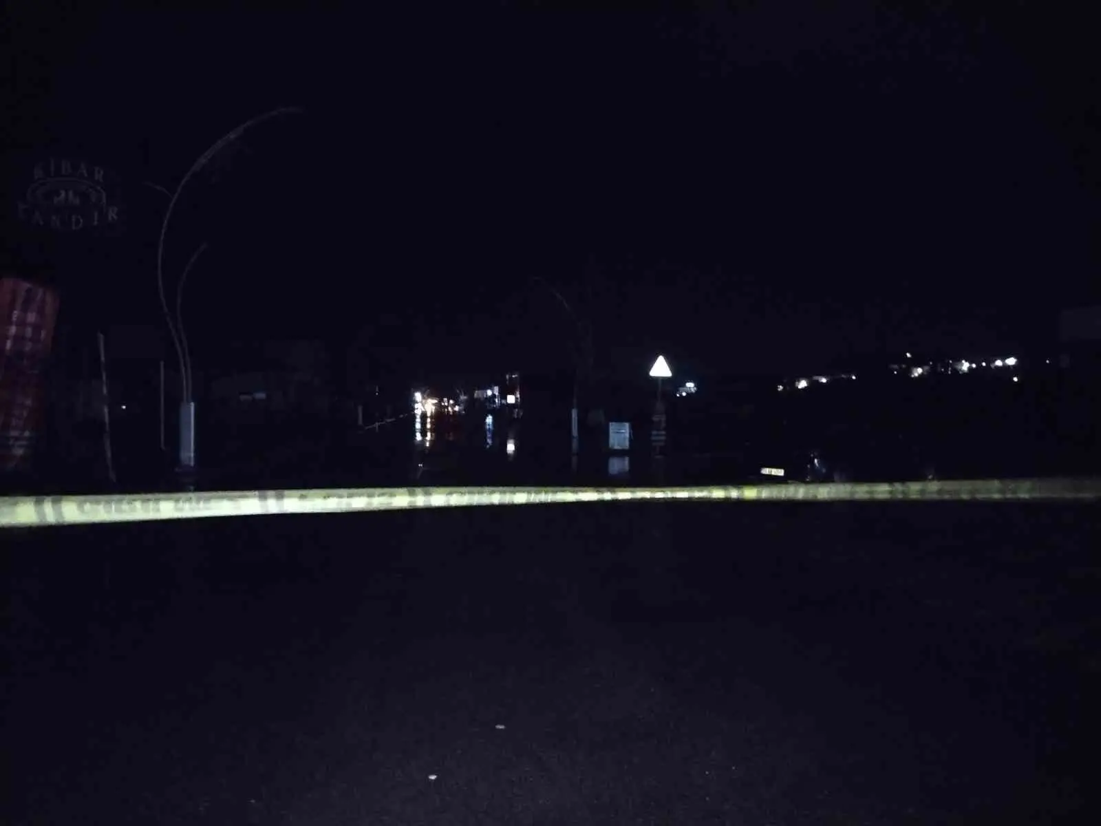 Şile’de şiddetli yağış nedeniyle cadde ulaşıma kapandı