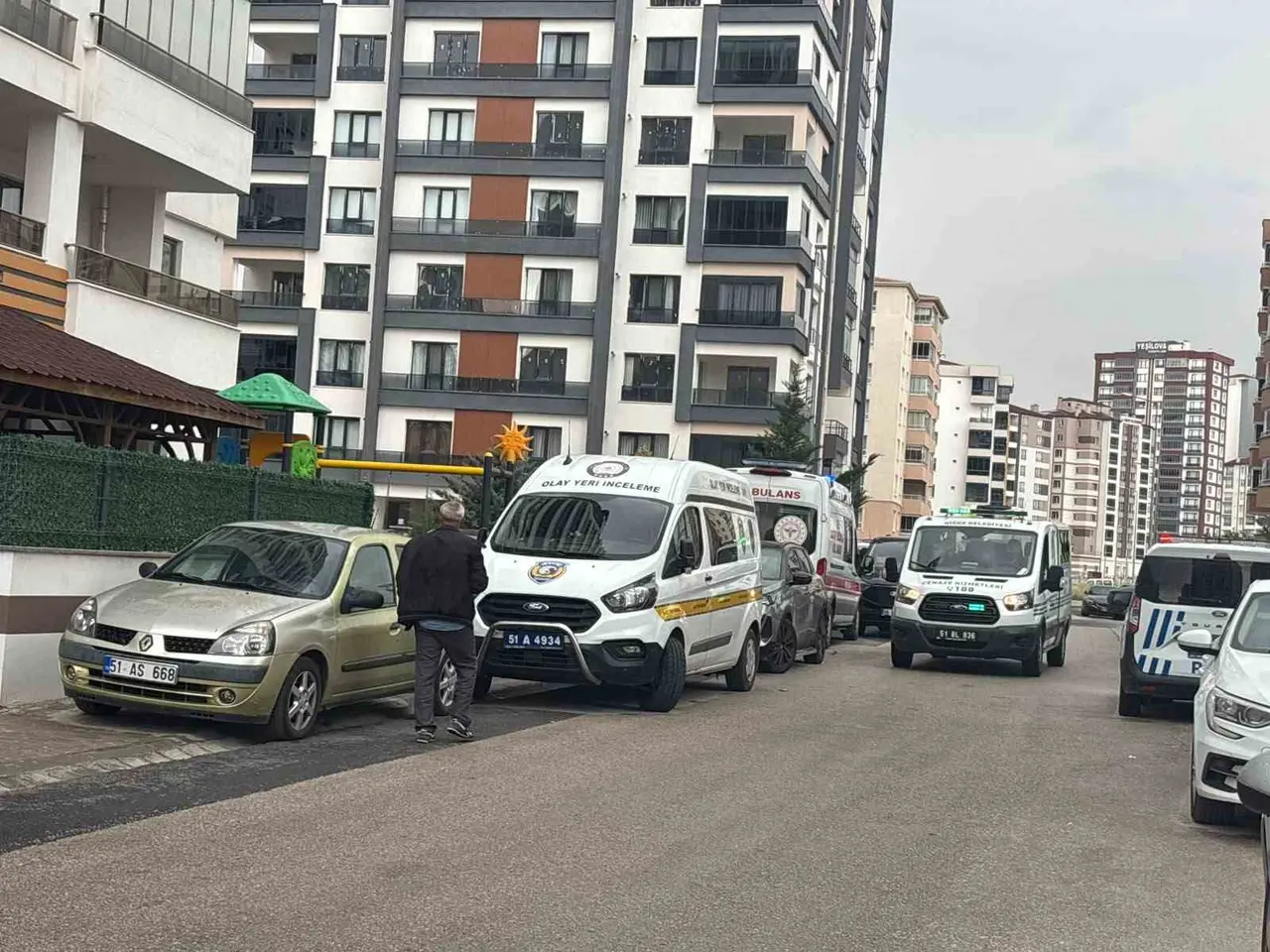 Niğde’de genç kız çatı katında ölü bulundu