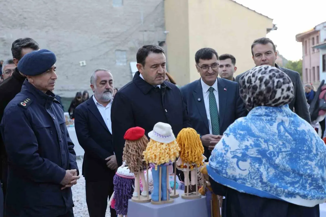 Kütahya’da Sanat Sokağı törenle açıldı