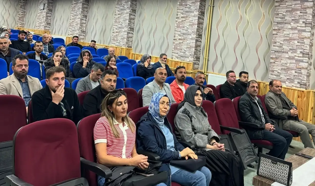 Bayburt Fen Lisesinde öğrencilerin başarıları velilerle değerlendirildi