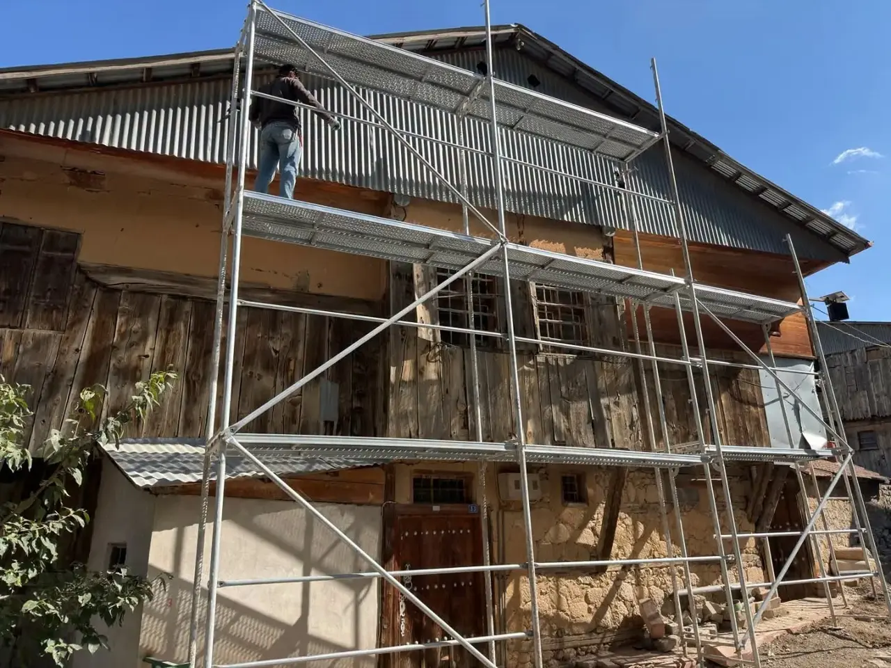 Kemaliye’de doğal gaz, restorasyon ve çevre düzenleme çalışmaları sürüyor