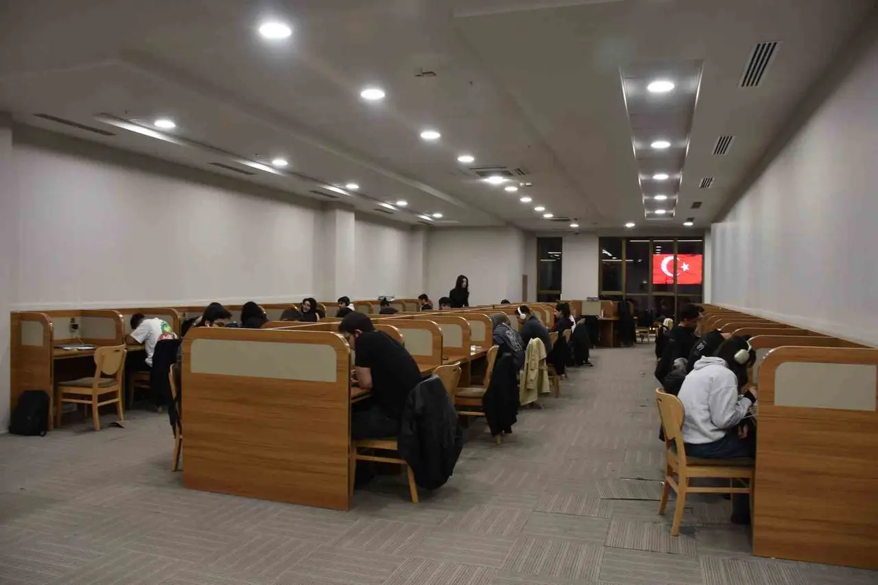 Şahinbey Millet Kütüphanesi gençlerin geleceğine ışık tutuyor
