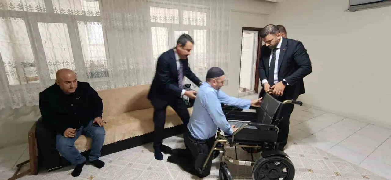 Engelli vatandaş istedi, MHP Diyarbakır İl Başkanı Özcoşkun anında yerine getirdi
