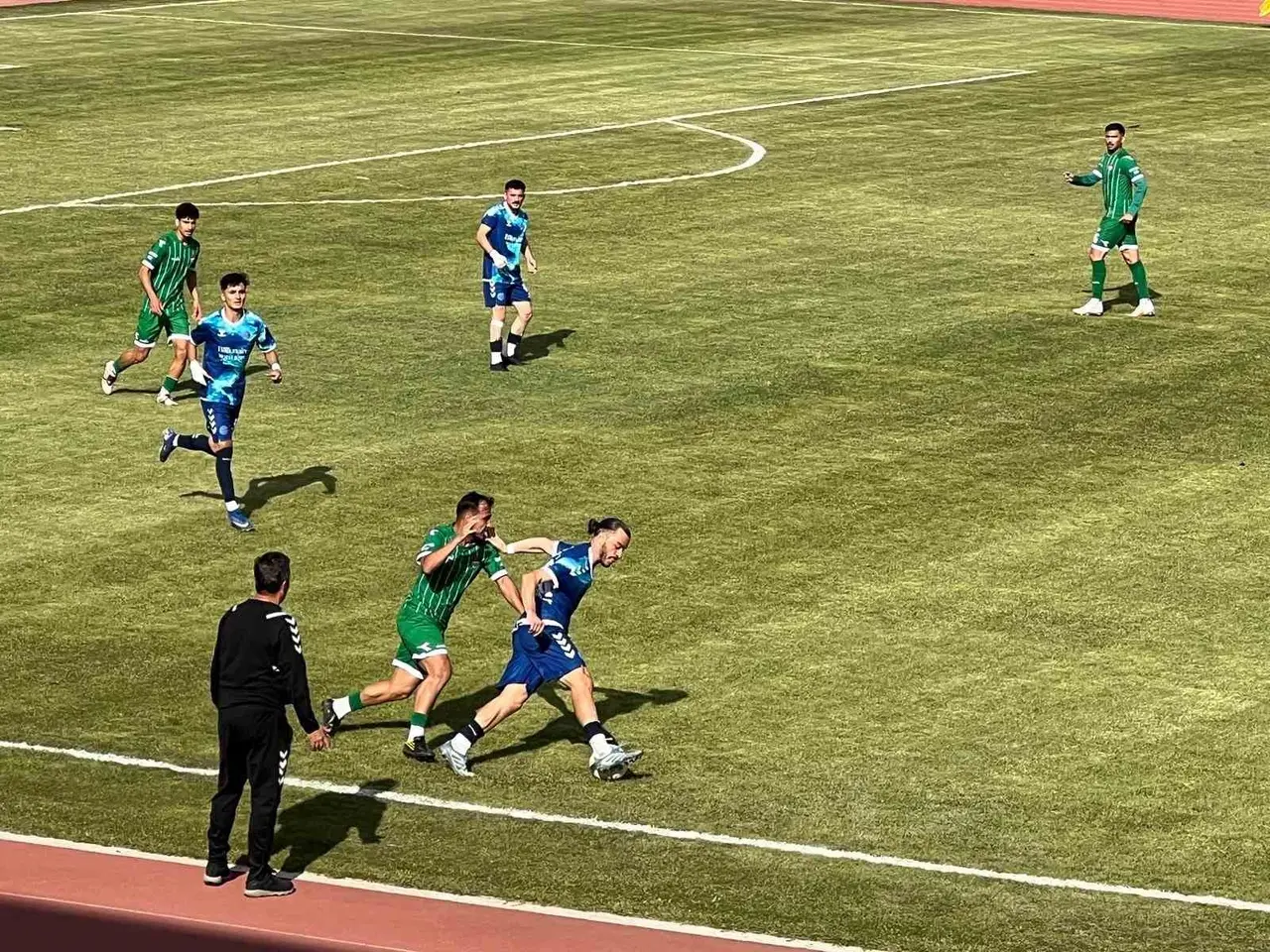 Kars 36 Spor: 3 Beşikdüzü 1834 Spor: 0