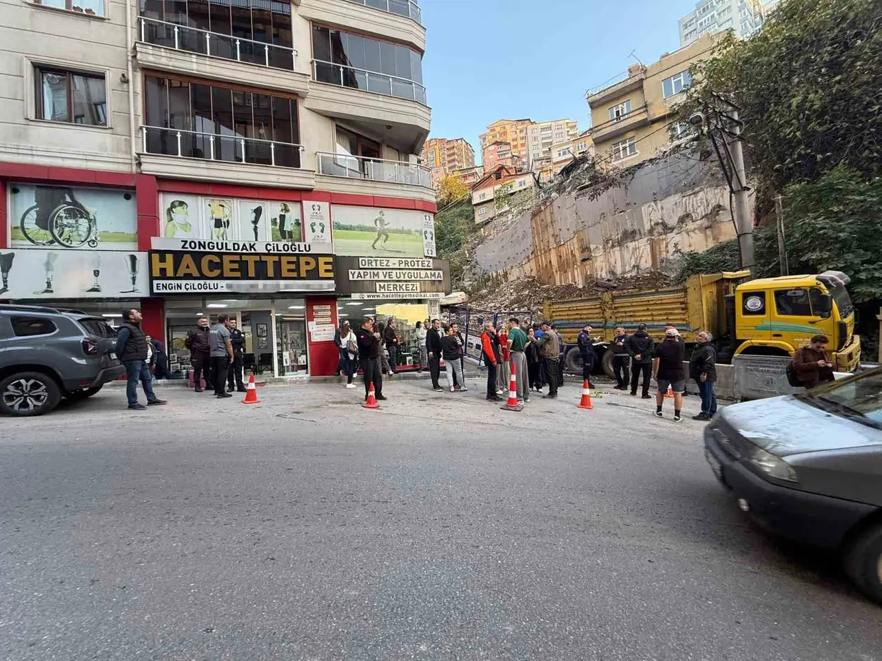 Zonguldak’ta bina çökmesinin ardından tahliyeler sürüyor: 28 daireli apartman boşaltıldı