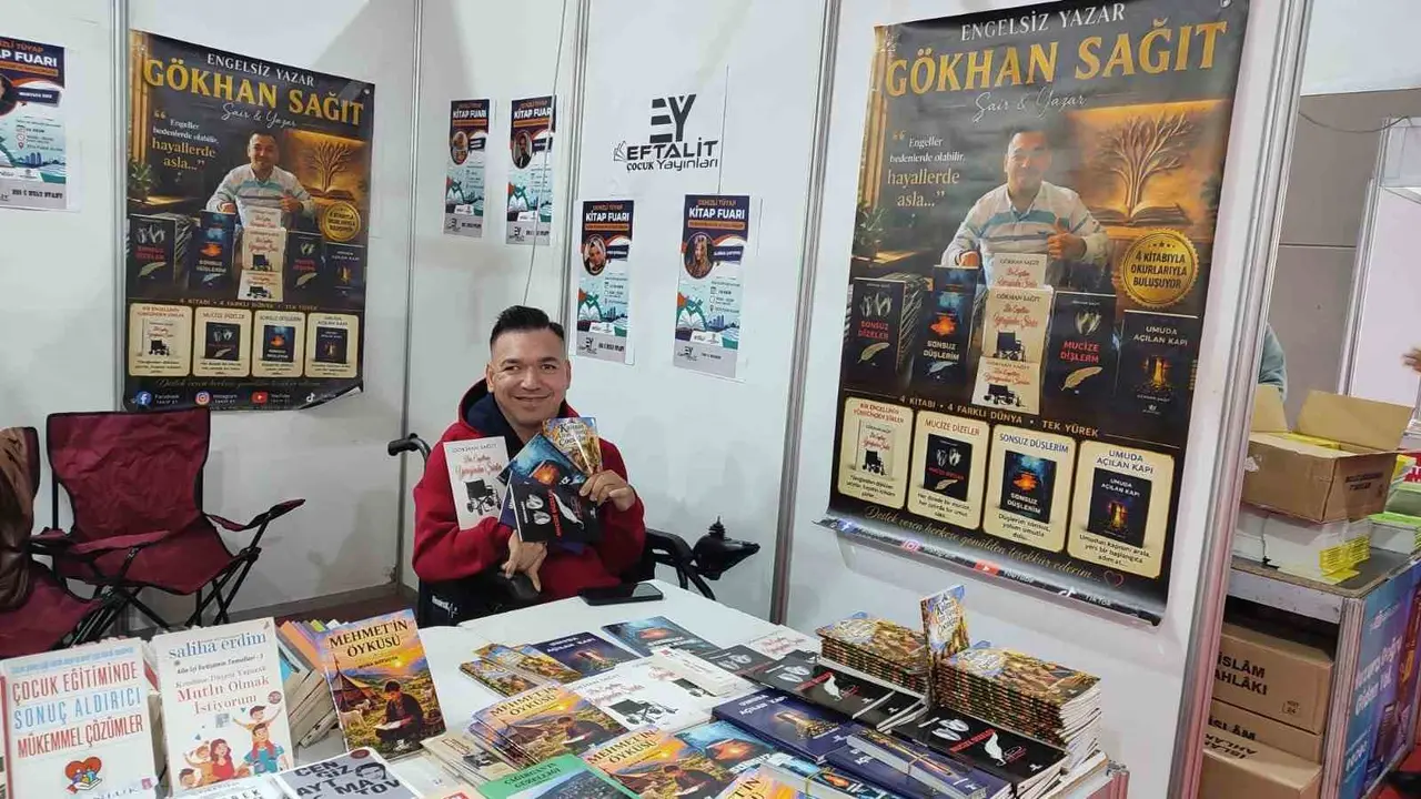 Engelsiz Yazar kitap fuarında okurlarıyla buluştu