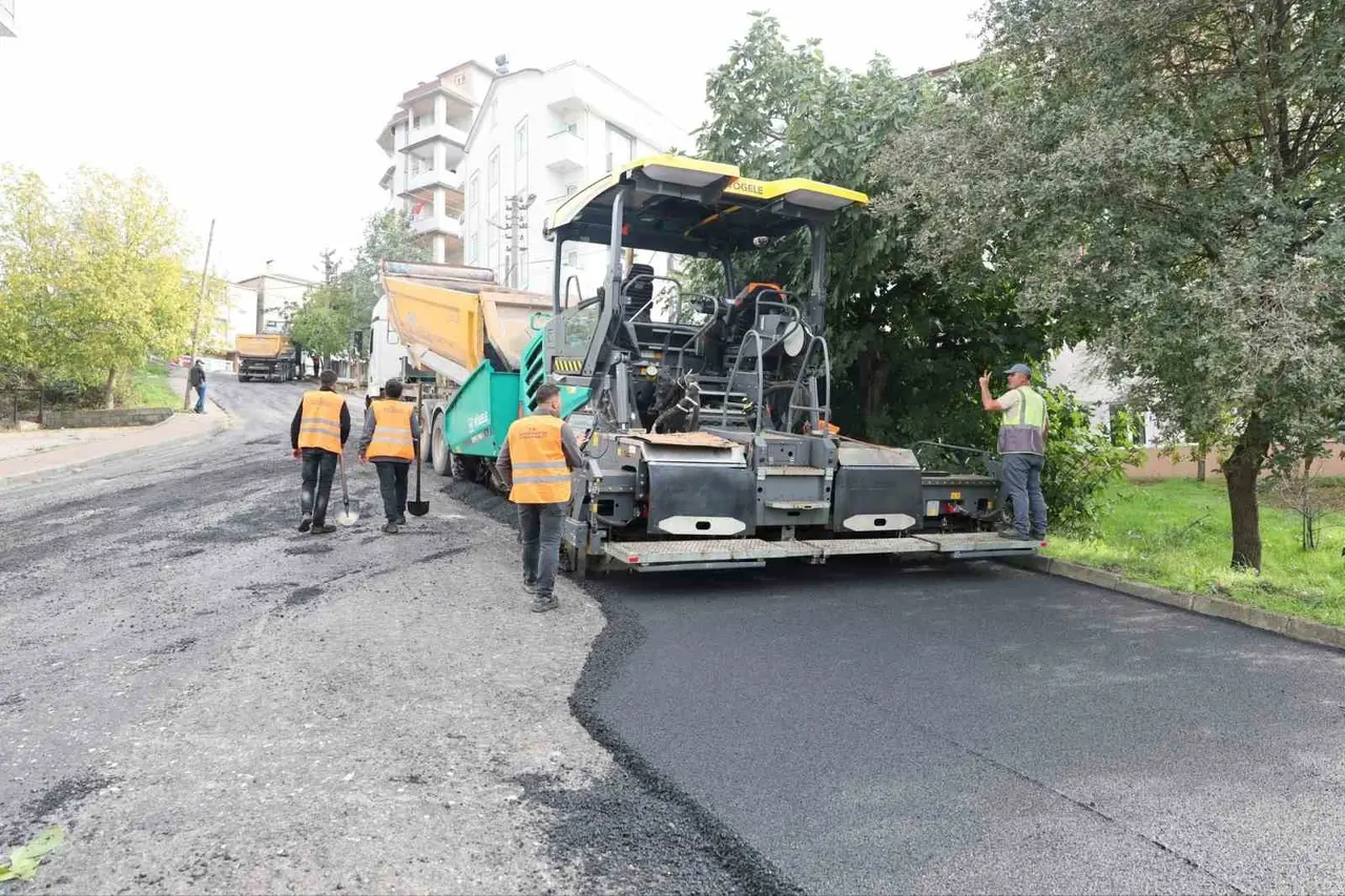 Çayırova’da 2,8 kilometrelik yol yenileniyor